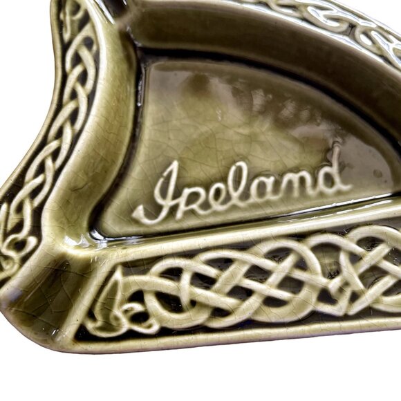 Vintage Ashtray Knock Pottery Green Ireland Celtic Pattern Harp Shape u - Picture 2 of 4